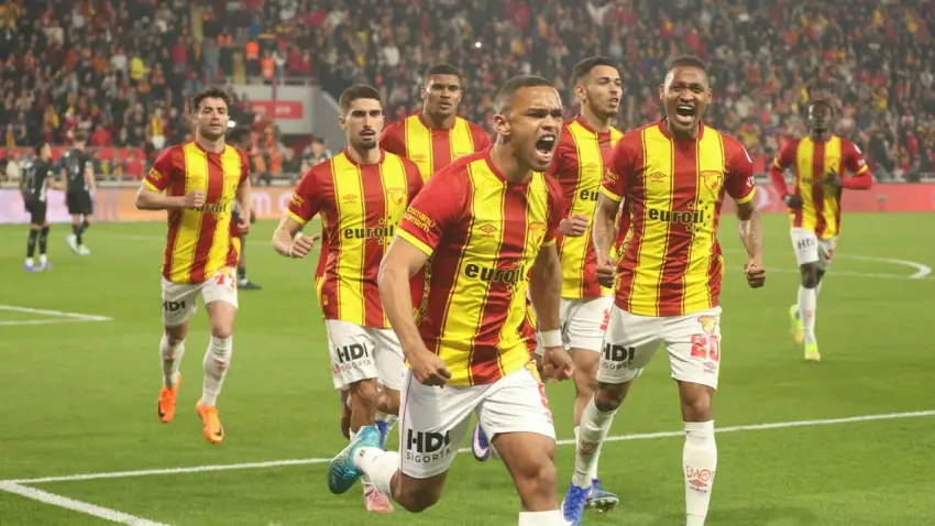 Göztepe ile Galatasaray zirve ve Avrupa için sahada haberinin görseli