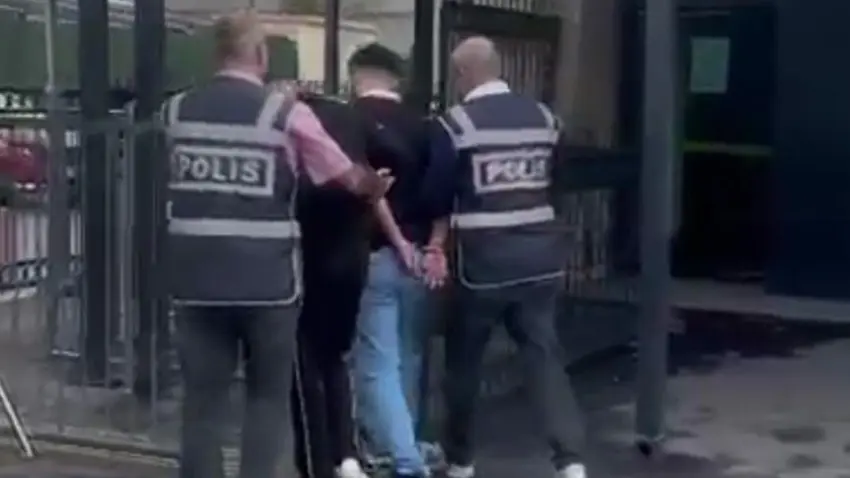 İzmir’de firari avı: Depoda saklanan 2 hükümlü yakalandı! haberinin görseli