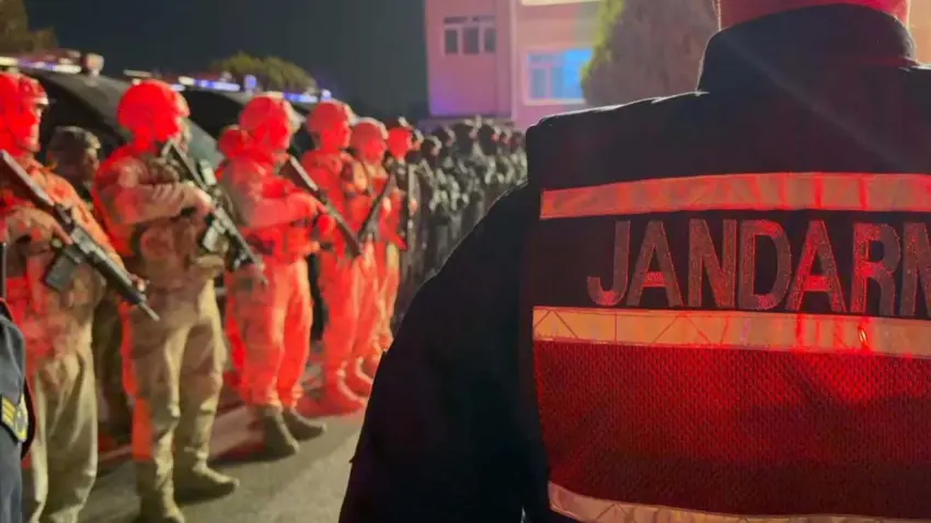 İzmir’de iki FETÖ operasyonu: 29 gözaltı haberinin görseli