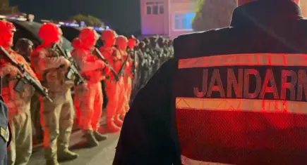 İzmir’de iki FETÖ operasyonu: 29 gözaltı