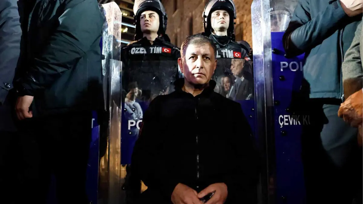 İzmir'de Meslek Fabrikası nöbeti ön kapak görseli