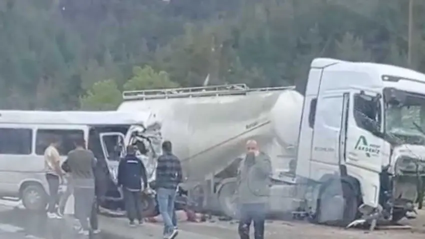 Antalya-Isparta yolunda kaza: 7 ölü haberinin görseli