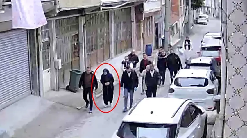 Bursa’daki vahşetin keşif görüntüleri ortaya çıktı: Parçaladığı eşini attığı çöp kutularını gösterdi haberinin görseli