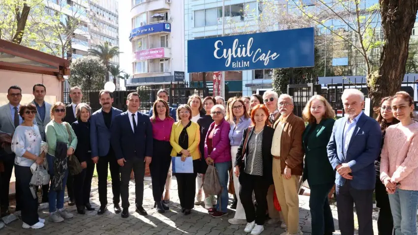 DEÜ Bilim Kafe Sohbetleri’nde güneşten korunma konusu masaya yatırıldı haberinin görseli