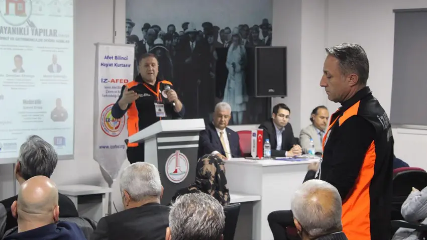 İzmir’in deprem gerçeği masaya yatırıldı: Bilimsel farkındalık şart haberinin görseli