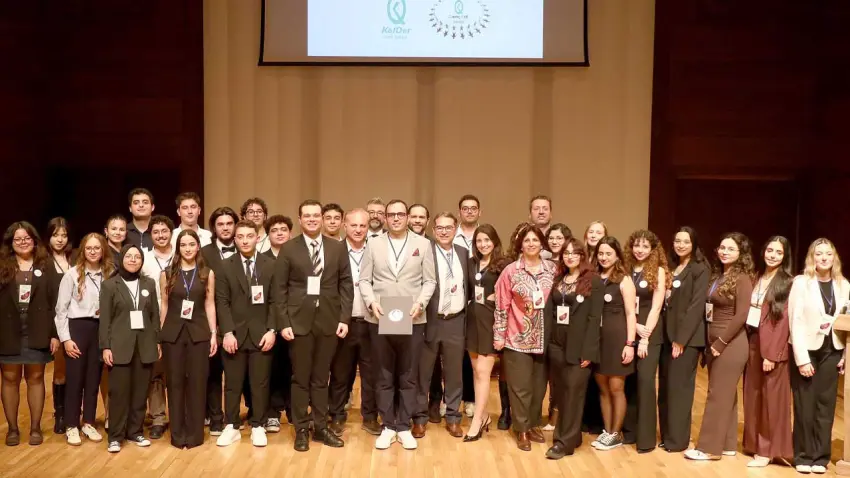 KalDer İzmir ve GençKal, gençleri kariyer yolculuğuna taşıdı haberinin görseli