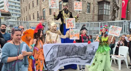 Meslek Fabrikası için ortak ses: Bu bina İzmir'in hafızasıdır