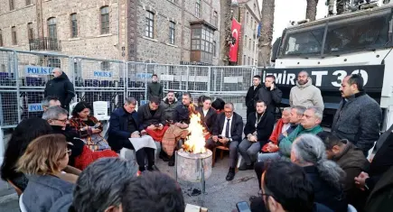 Meslek Fabrikası nöbetinin üçüncü gününde kitlesel miting