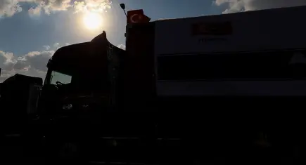Türkiye'den İran'a tıbbi malzeme yardımı: Yardım tırları yola çıktı