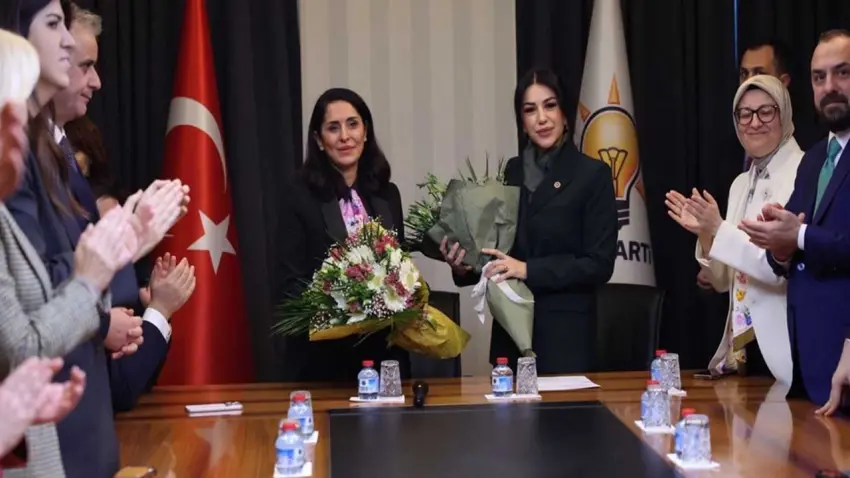 AK Parti’de Ayan yeni görevini devraldı haberinin görseli