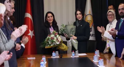 AK Parti’de Ayan yeni görevini devraldı