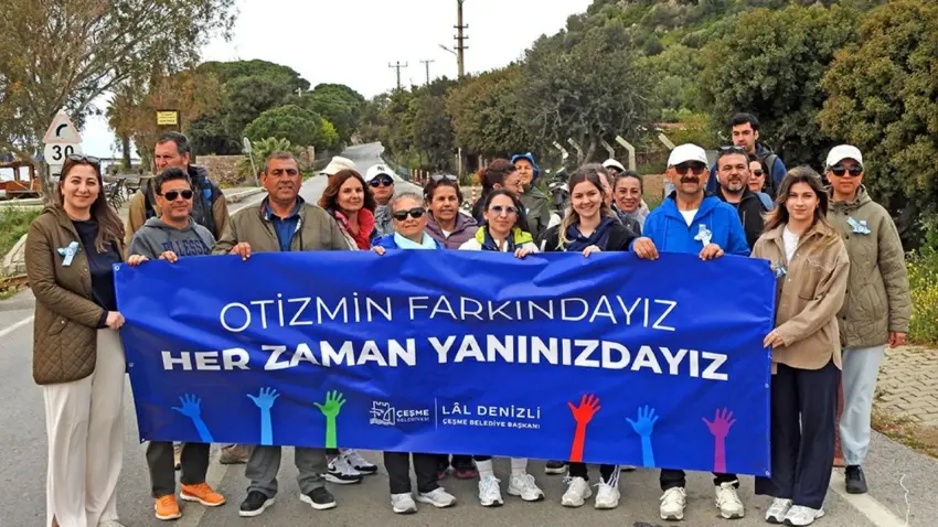 Çeşme’de otizme dikkat çekmek için yürüdüler haberinin görseli