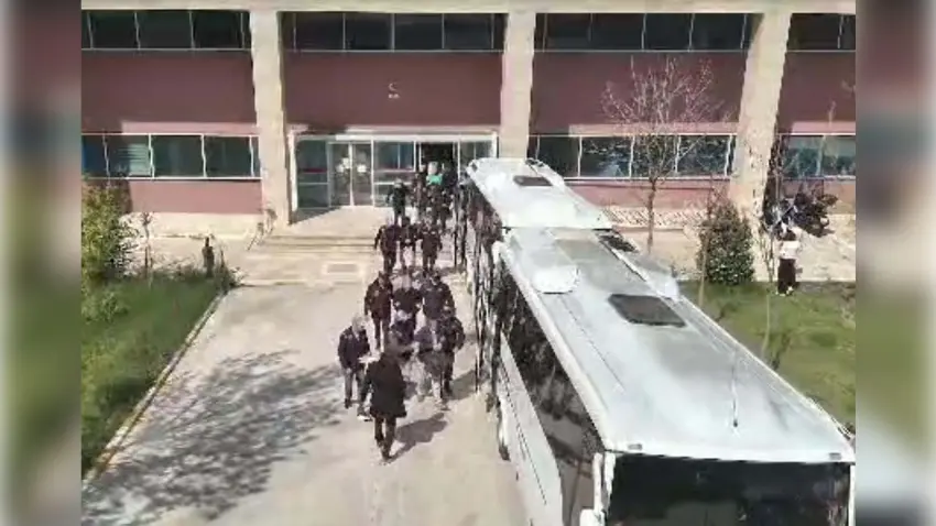 FETÖ'nün Manisa'daki yeni yapılanmasına operasyon: 24 tutuklama haberinin görseli