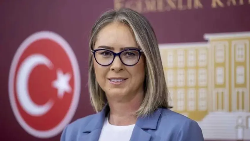 İzmir’de Meslek Fabrikası düellosu: Çankırı’dan Tugay’a sert yanıt! haberinin görseli