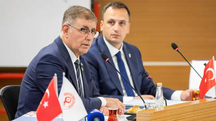 Ömer Eşki gözaltısına Başkan Tugay’dan ilk yorum: Türkiye iyi bir yere gitmiyor haberinin görseli