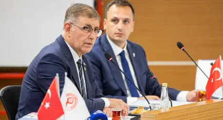 Ömer Eşki gözaltısına Başkan Tugay’dan ilk yorum: Türkiye iyi bir yere gitmiyor