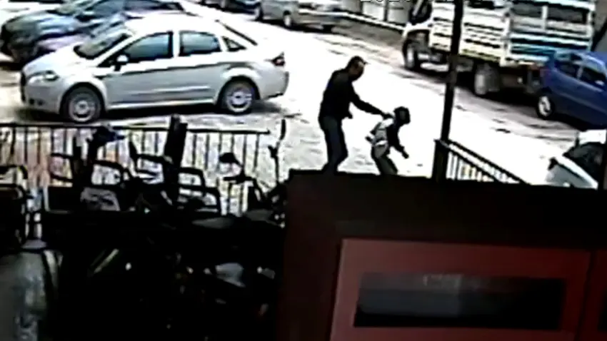 9 yaşındaki çocuğu ‘bahçeye zarar veriyorsun’ diyerek darbetti haberinin görseli