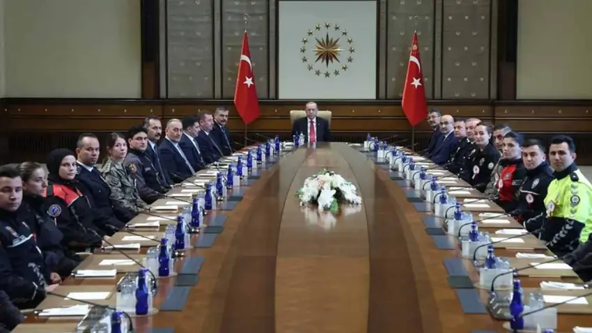 Cumhurbaşkanı Erdoğan’dan emniyet teşkilatına: Rabb'im ayağınıza taş değdirmesin haberinin görseli