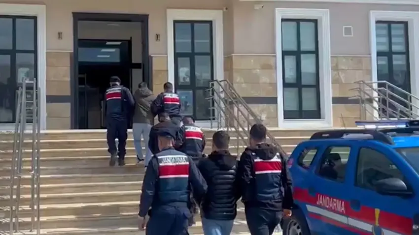 Düşük faizli kredi vaadiyle dolandırıcılık yaptığı tespit edilen 3 kişi tutuklandı haberinin görseli