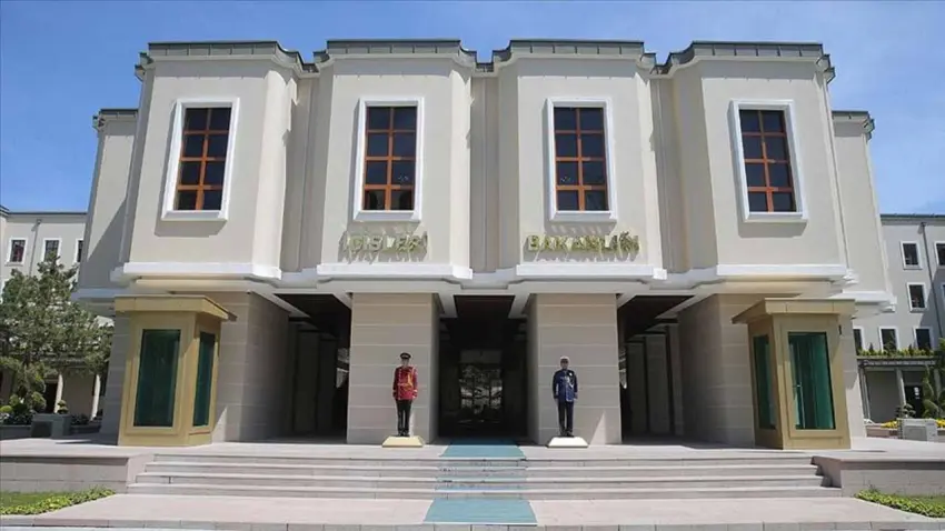 İçişleri Bakanlığı duyurdu: 16’sı kırmızı bültenle aranan 61 suçlu Türkiye’ye getirildi haberinin görseli