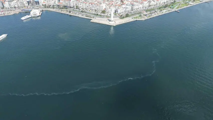 İzmir Körfezi’nde alarm: Dokuzuncu kez dış kaynaklı kirlilik tespit edildi haberinin görseli