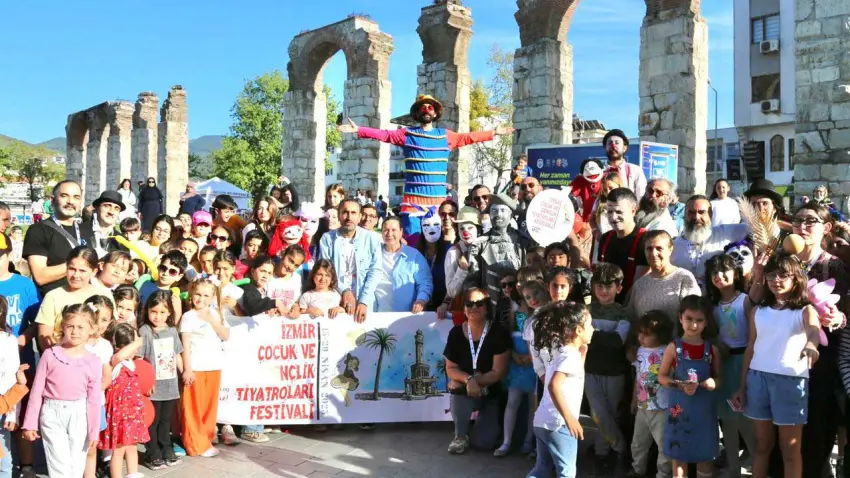 İzmir sahneye dönüşüyor: 2. Çocuk ve Gençlik Tiyatro Festivali başlıyor haberinin görseli
