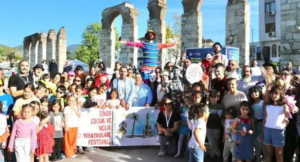İzmir sahneye dönüşüyor: 2. Çocuk ve Gençlik Tiyatro Festivali başlıyor