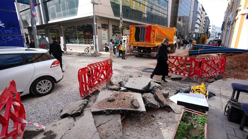 Alsancak’ta altyapı isyanı: Uzayan çalışmalar tepki topluyor haberinin görseli
