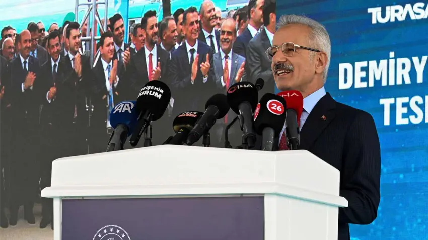 Bakan Uraloğlu: Ordumuz için 41 yeni yük vagonu üretilecek haberinin görseli
