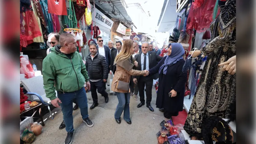 Başkan Mutlu’dan Kemeraltı mesaisi: Esnaftan ruhsat indirimine teşekkür haberinin görseli