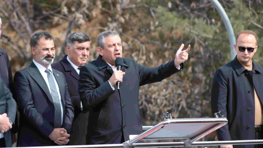 CHP Genel Başkanı Özel: Bizim iktidarımızda sadece bir avuç çete mensubu hesap verecek haberinin görseli