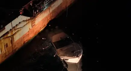 Haydarpaşa Limanı’nda bir tekne gemiye çarparak battı: 5 kişi kurtarıldı