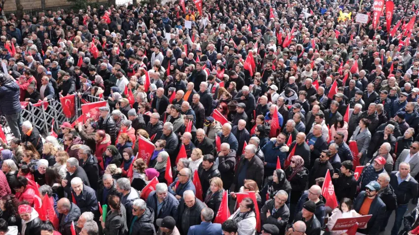 &ouml;zg&uuml;r &ouml;zel