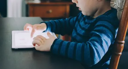 Dijital bakıcı alarmı: Ekranlar çocuk gelişimini tehdit ediyor