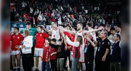 Karşıyaka potada kurtuluş meşalesini yaktı