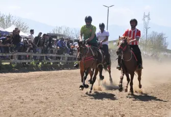 Ödemiş'te Rahvan At Yarışları Coşkusu: 140 At Sahne Aldı