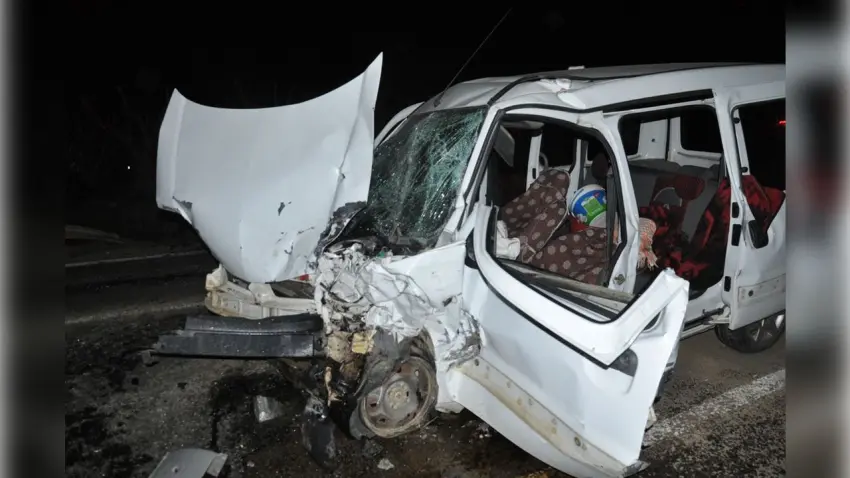 Ödemiş’te üç araçlı zincirleme kaza haberinin görseli