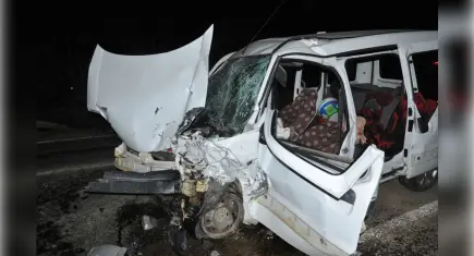 Ödemiş’te üç araçlı zincirleme kaza