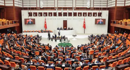 TBMM’de doğum izni ve sosyal medya sınırları görüşülecek