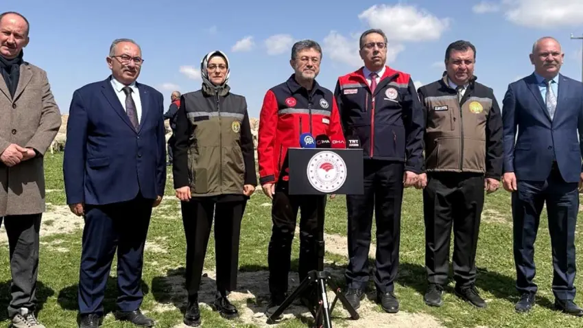 Bakan Yumaklı'dan küçükbaş hayvancılık için büyük destek haberinin görseli