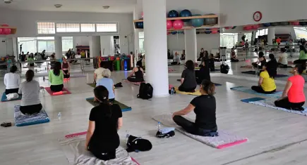 Bornova’da kadınlar yogayla güçleniyor