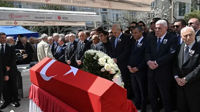 Eski TBMM Başkanı Hüsamettin Cindoruk son yolculuğuna uğurlandı haberinin görseli