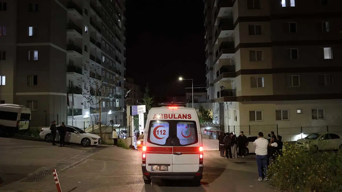 İzmir’de 28 öğrenci, gıda zehirlenmesi şüphesiyle hastaneye kaldırıldı görseli