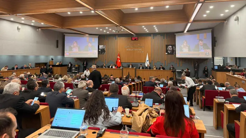 İzmir Meclisi’nde yeni komisyonlar belirlendi, tartışmalar gölge düşürdü haberinin görseli