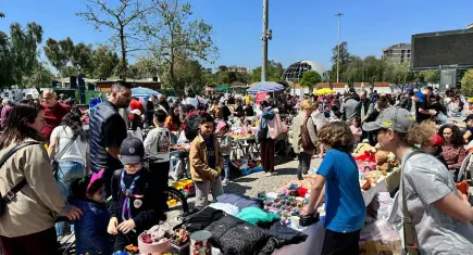 Karşıyaka’da çocuklar için 2. El Pazarı’na yoğun ilgi