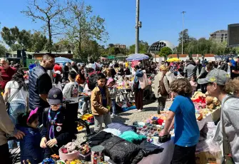Karşıyaka’da çocuklar için 2. El Pazarı’na yoğun ilgi