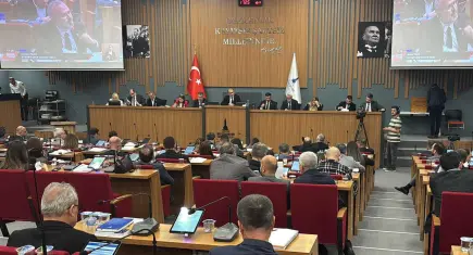 Meslek Fabrikası meclis gündeminde: AK Partililerden Başkan Tugay’a kahramanlık eleştirisi