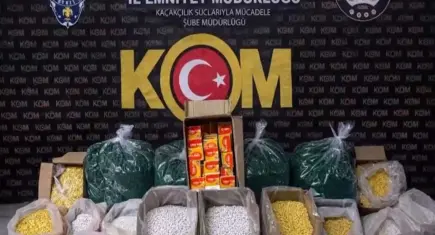 Sahte ilaç fabrikasına baskın: 1,5 milyon hap ele geçirildi