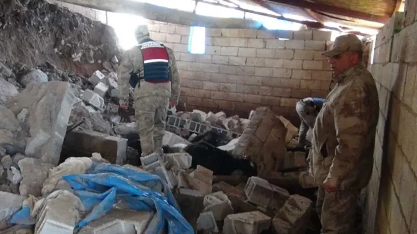 Şiddetli sağanak faciası: Çöken ahırda 40 koyun telef oldu haberinin görseli