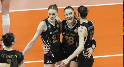 VakıfBank, Fenerbahçe Medicana’yı mağlup ederek seride öne geçti